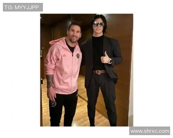 足球明星身穿西装展现绅士风范的魅力瞬间与时尚品味