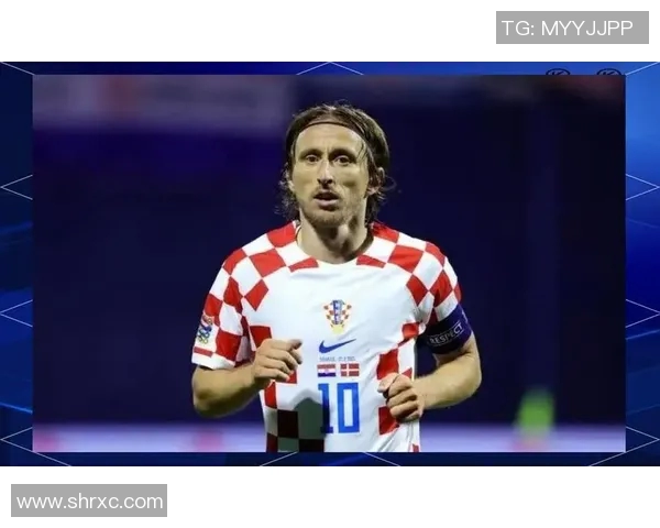 中后卫足球明星盘点：他们如何在绿茵场上守护球队荣耀