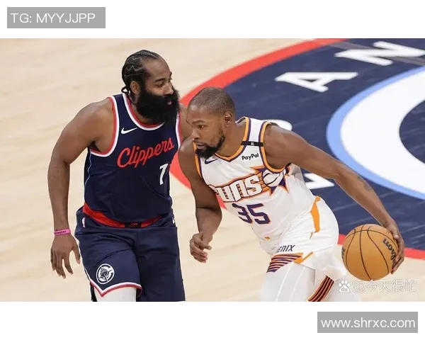 快船与火箭激战正酣NBA赛季精彩对决引发球迷热议
